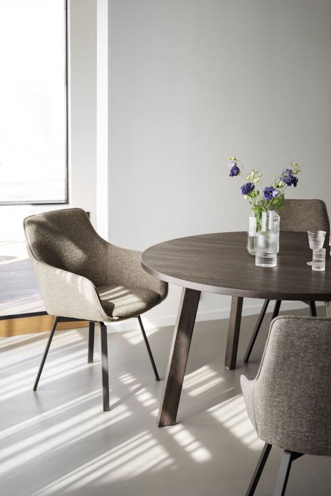 Silla con brazos 'Alison' - Oscura