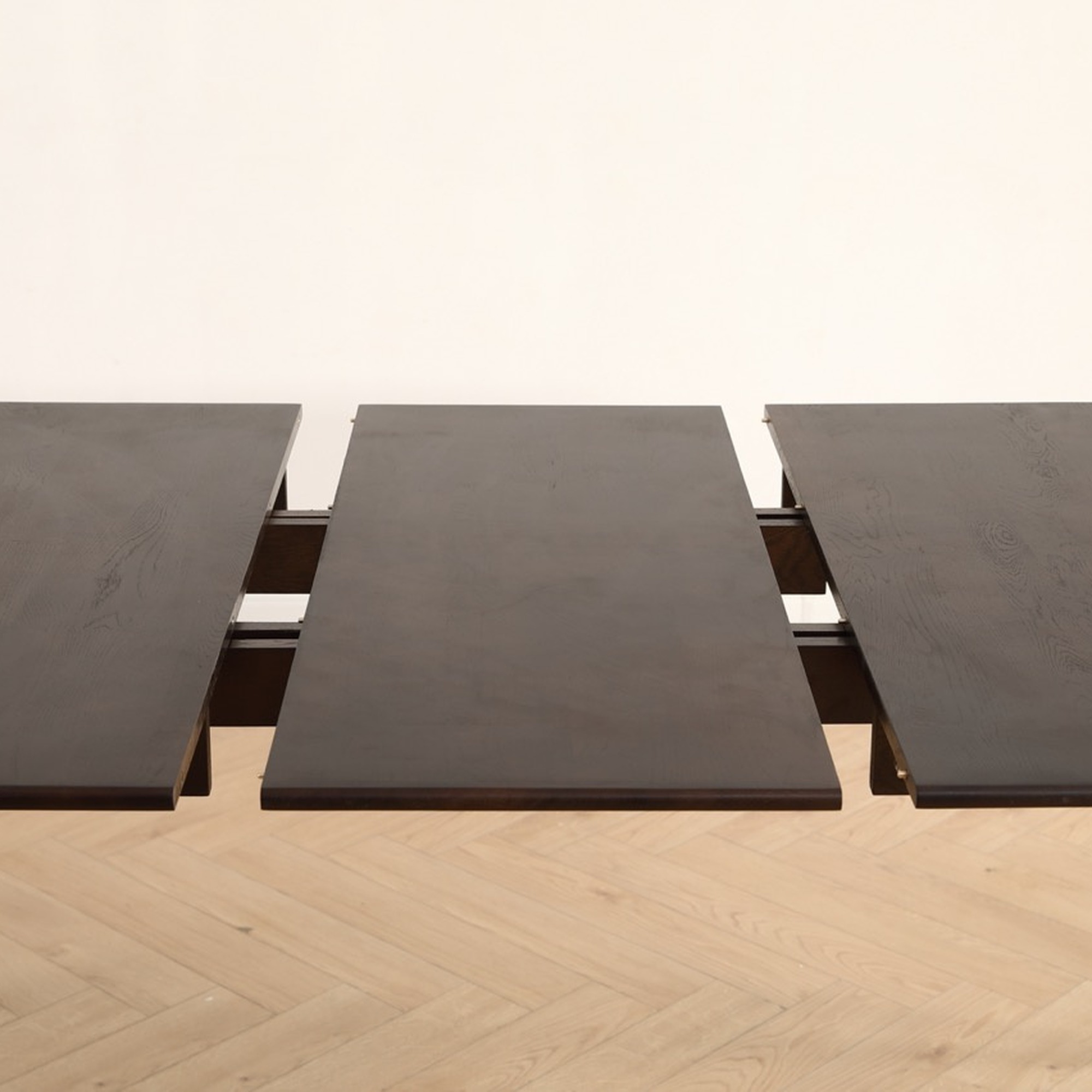 Mesa de comedor 'Avora'- Nogal