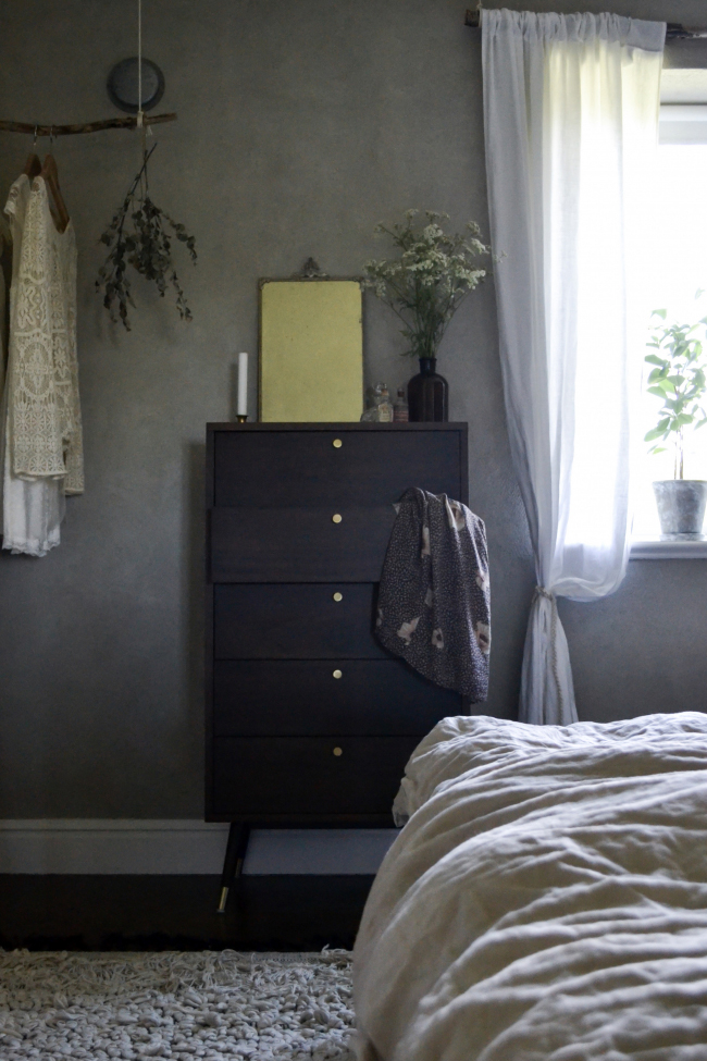 Cómoda 'Prime' 5 cajones - Nogal/Latón