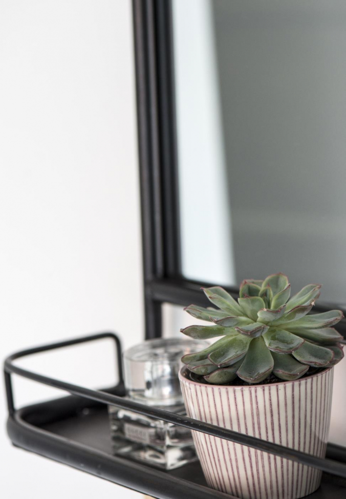 Espejo de pared con estante 'Tulpan' - Negro