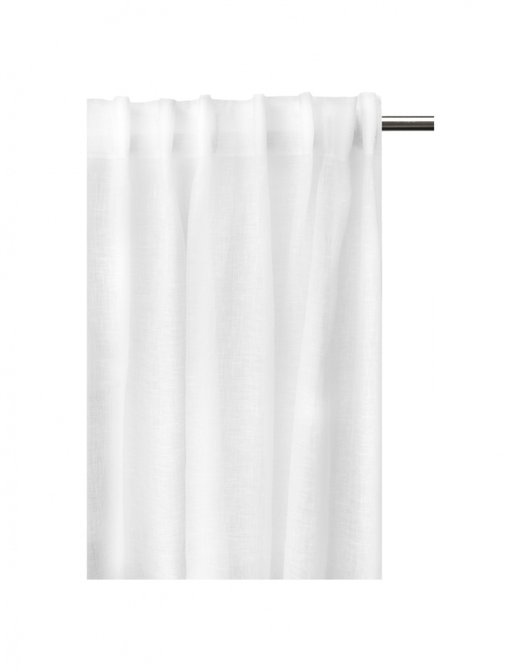 Cortina con cinta fruncida \'Dalsland\' 145x250 - Blanca en el grupo Decoración / Textiles / Cortinas con Reforma (L22024-00409-1203)